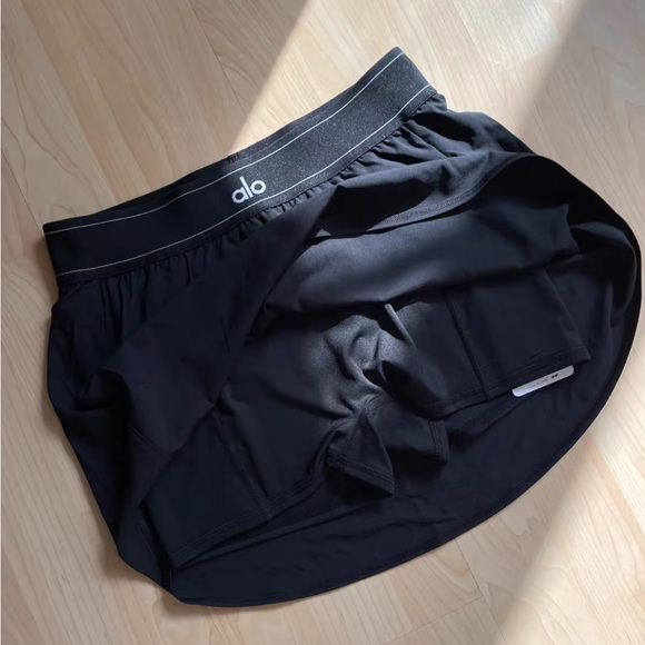 ALO Yoga Black Skirt - Picture 3 of 4